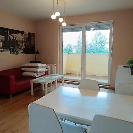 Big - 60m2 - 3 Beds - Lift - Balcony - Parking - 6 People فروتسواف