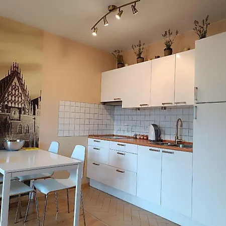 Big - 60m2 - 3 Beds - Lift - Balcony - Parking - 6 People *