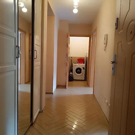 Big - 60m2 - 3 Beds - Lift - Balcony - Parking - 6 People فروتسواف