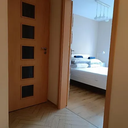 Big - 60m2 - 3 Beds - Lift - Balcony - Parking - 6 People فروتسواف