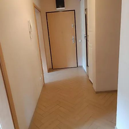 Big - 60m2 - 3 Beds - Lift - Balcony - Parking - 6 People