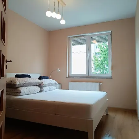 Big - 60m2 - 3 Beds - Lift - Balcony - Parking - 6 People *