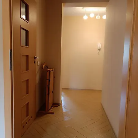 Big - 60m2 - 3 Beds - Lift - Balcony - Parking - 6 People شقة