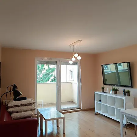 شقة Big - 60m2 - 3 Beds - Lift - Balcony - Parking - 6 People