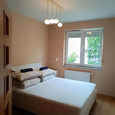 Big - 60m2 - 3 Beds - Lift - Balcony - Parking - 6 People * فروتسواف