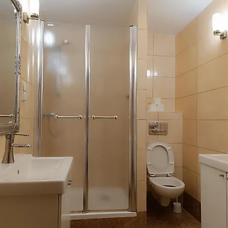 Big - 60m2 - 3 Beds - Lift - Balcony - Parking - 6 People *