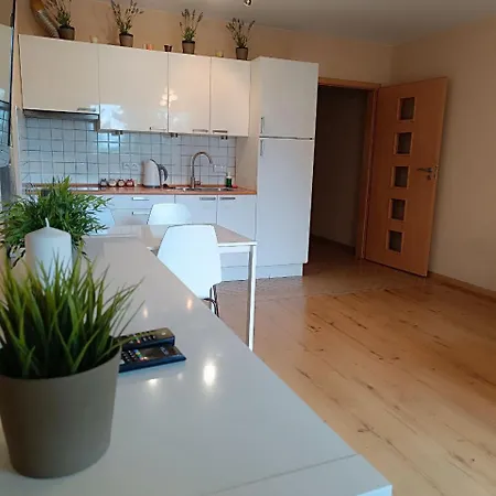 Big - 60m2 - 3 Beds - Lift - Balcony - Parking - 6 People شقة *